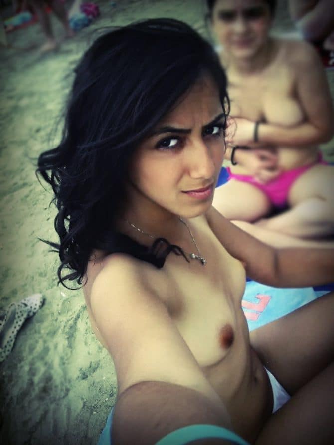 Selfie de Nour, libanaise coquine topless